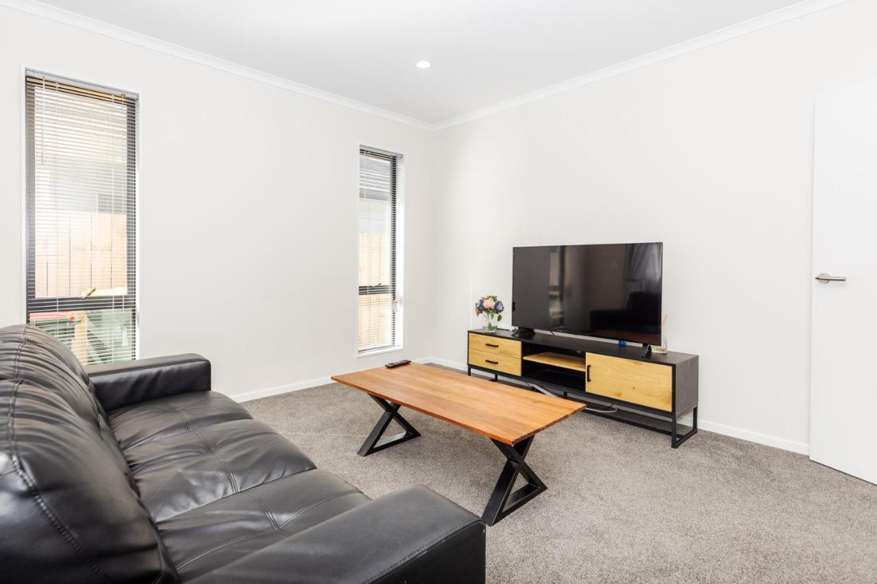 Stay In Newly Built House Hamilton Extérieur photo